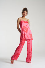 Load image into Gallery viewer, Tunic Top - A Rose By Another Name
