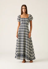 Load image into Gallery viewer, Pedra Embroidery Maxi Dress
