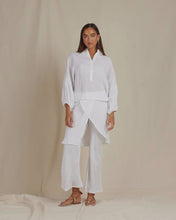 Load image into Gallery viewer, Elton Blouse - White Linen
